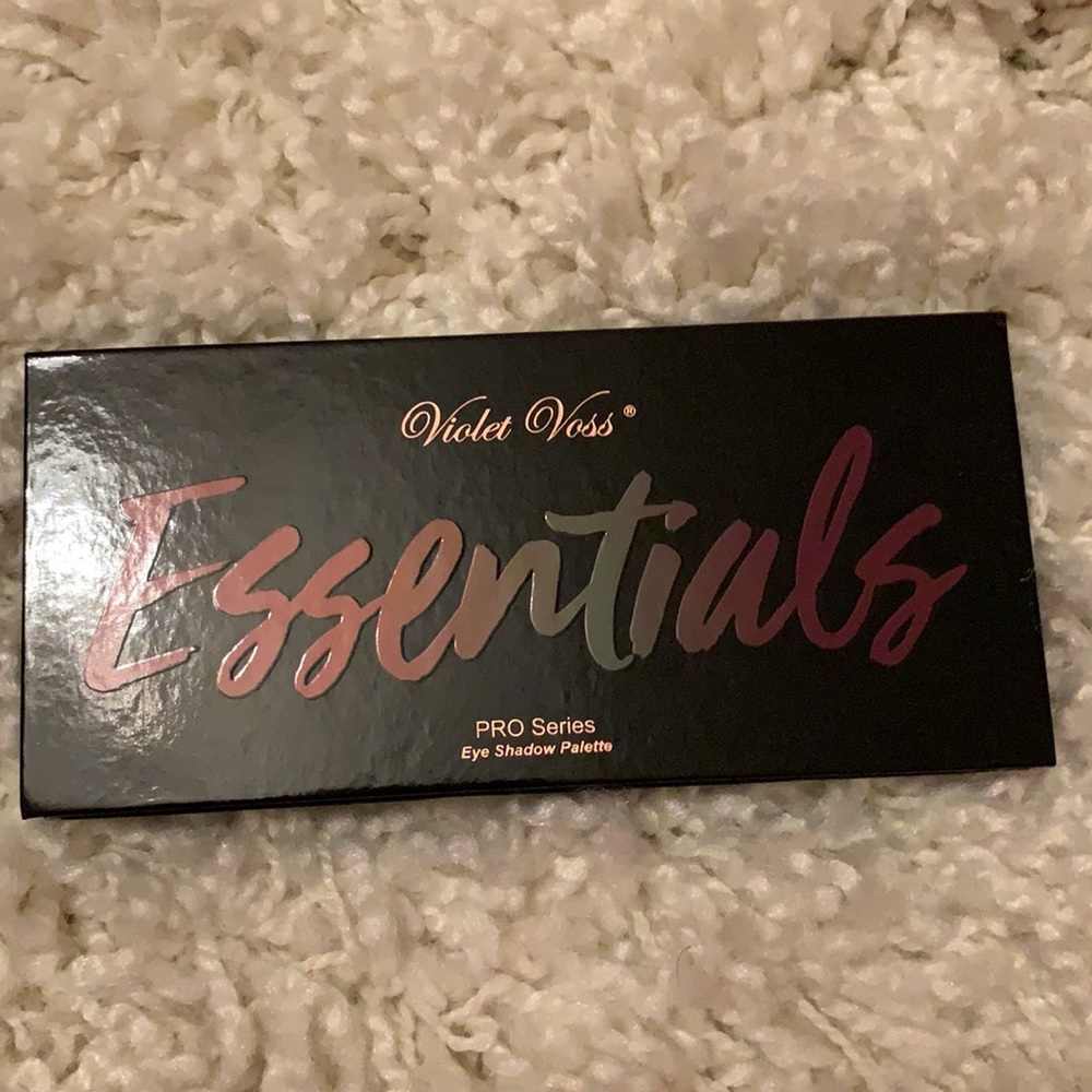 Essentials Eye Shadow Palette - Picture 2 of 3